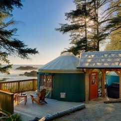 artistic-retreat-yurt-at-beach